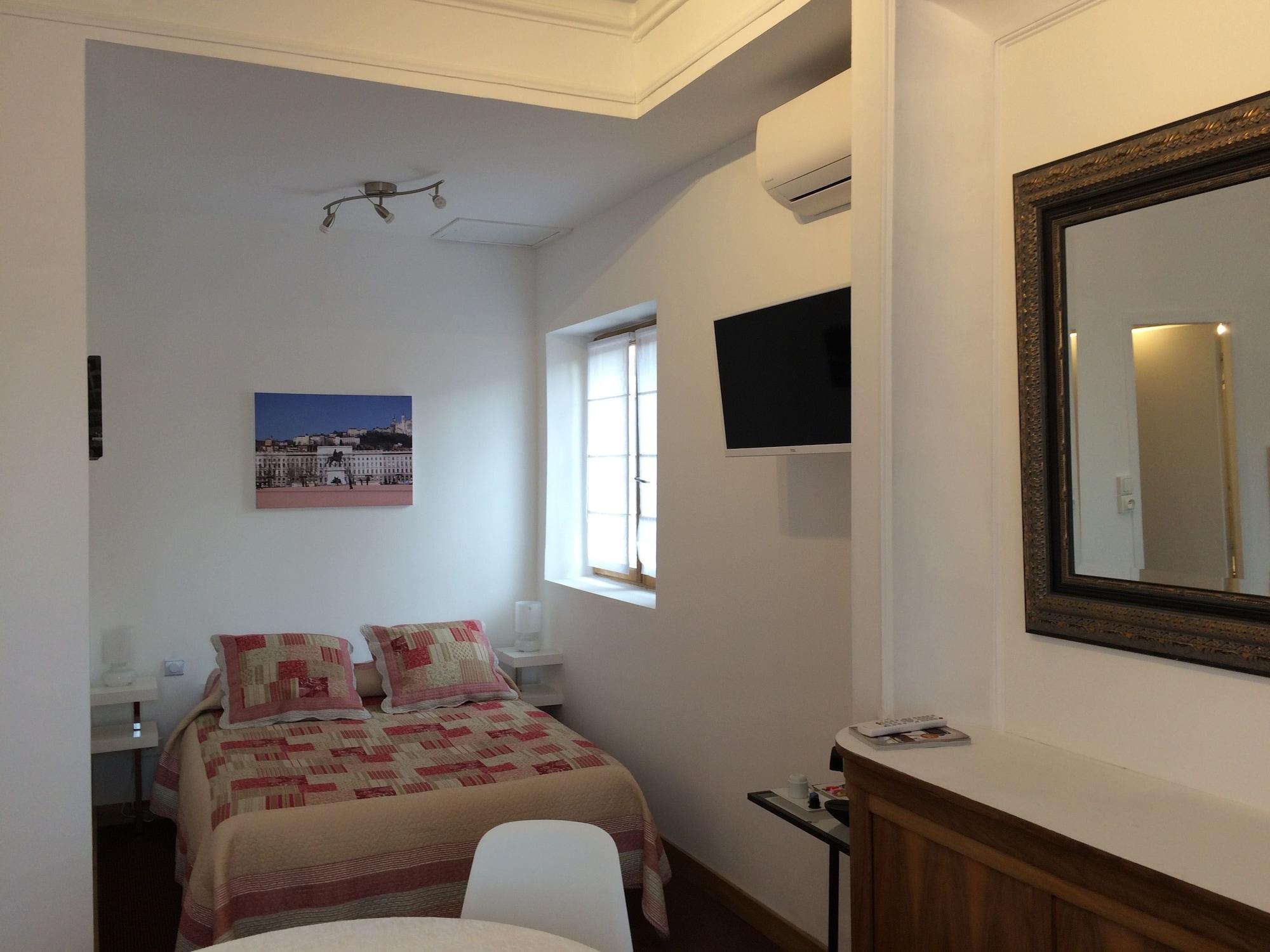B&B "Clos Feuillat" Лион Экстерьер фото